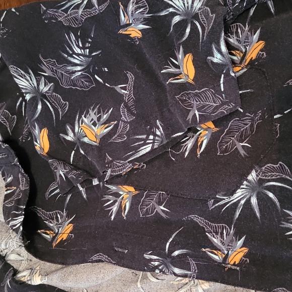 Mens button up - Picture 2 of 3